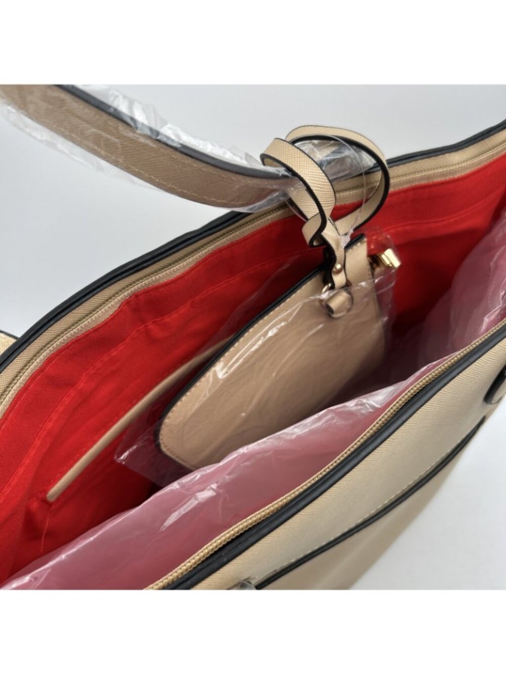Marilyn Monroe new w/tags faux leather Large tote w/gold detail & red interior - Picture 9 of 15